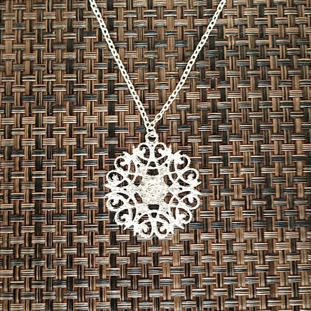 Long pendant necklace - Picture 2 of 7